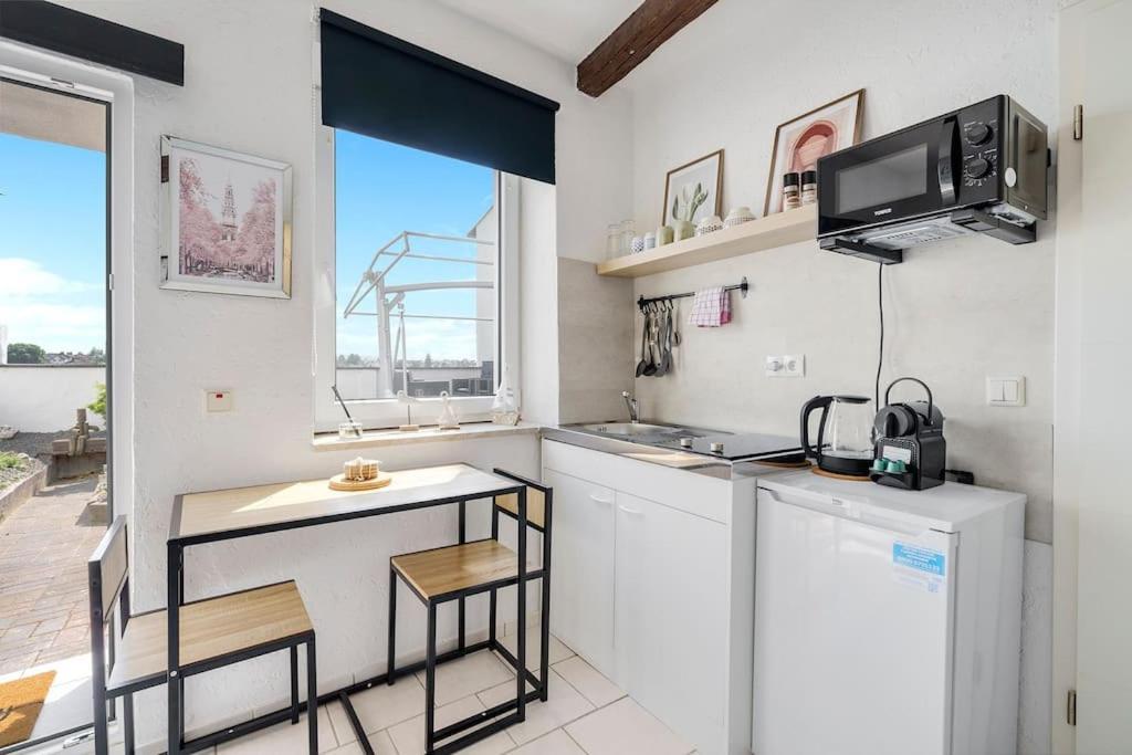 Tiny Apartment With Spacious Terrace On The Rhine Neuwied Bagian luar foto
