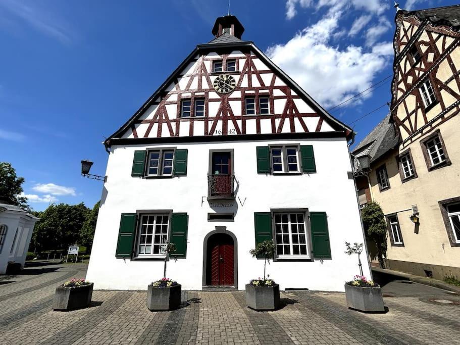 Tiny Apartment With Spacious Terrace On The Rhine Neuwied Bagian luar foto